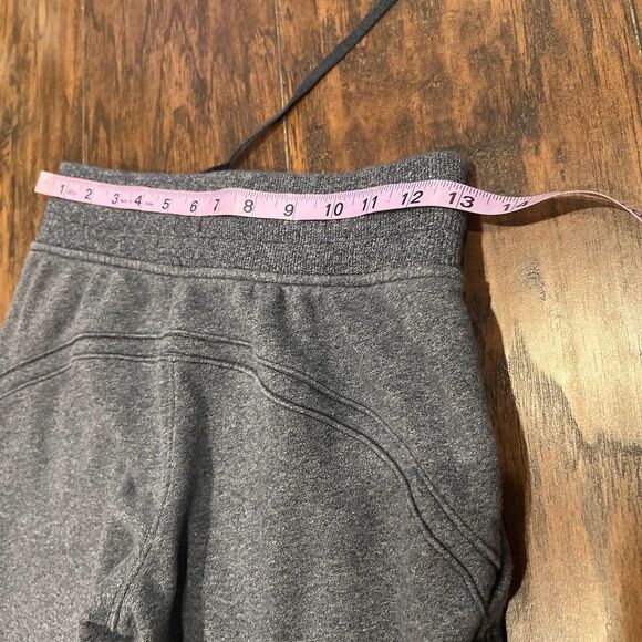 Lululemon On The Fly Jogger grey Joggers size 4 In EUC - Picture 7 of 9